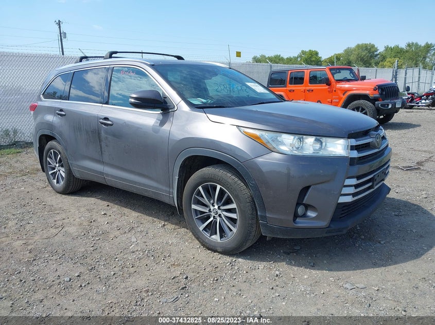 VIN 5TDJZRFH3JS554983 2018 TOYOTA HIGHLANDER SE/XLE