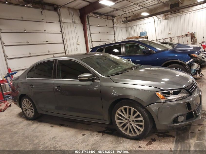 2014 VOLKSWAGEN JETTA SEDAN TDI W/PREMIUM/NAV - 3VWLL7AJ2EM323357