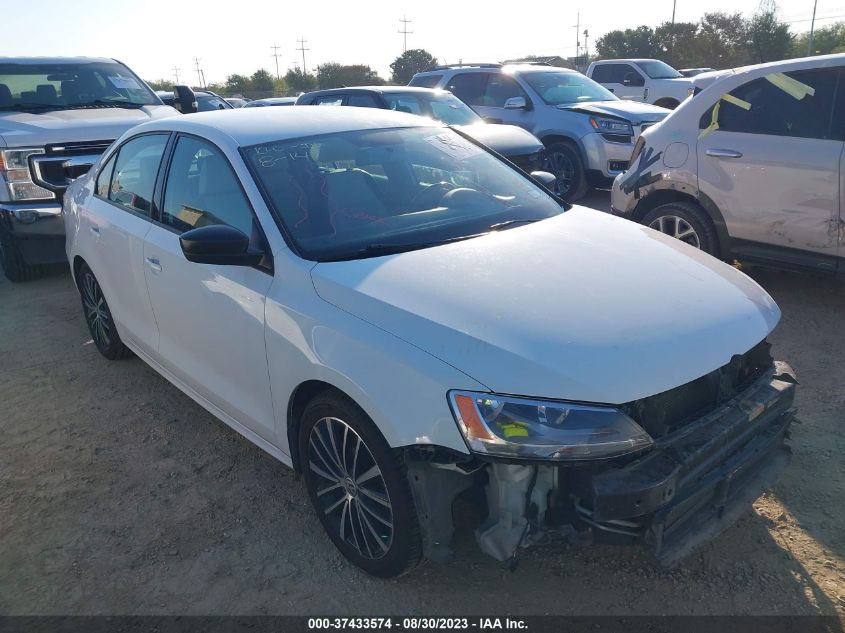 2016 VOLKSWAGEN JETTA SEDAN 1.8T SPORT - 3VWD17AJ2GM216869