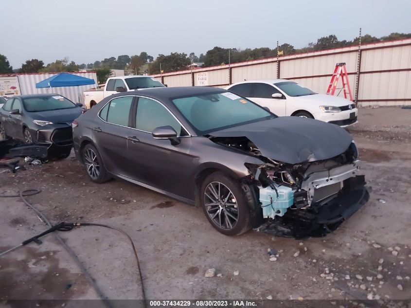 2021 TOYOTA CAMRY XLE - 4T1F11AK1MU418154