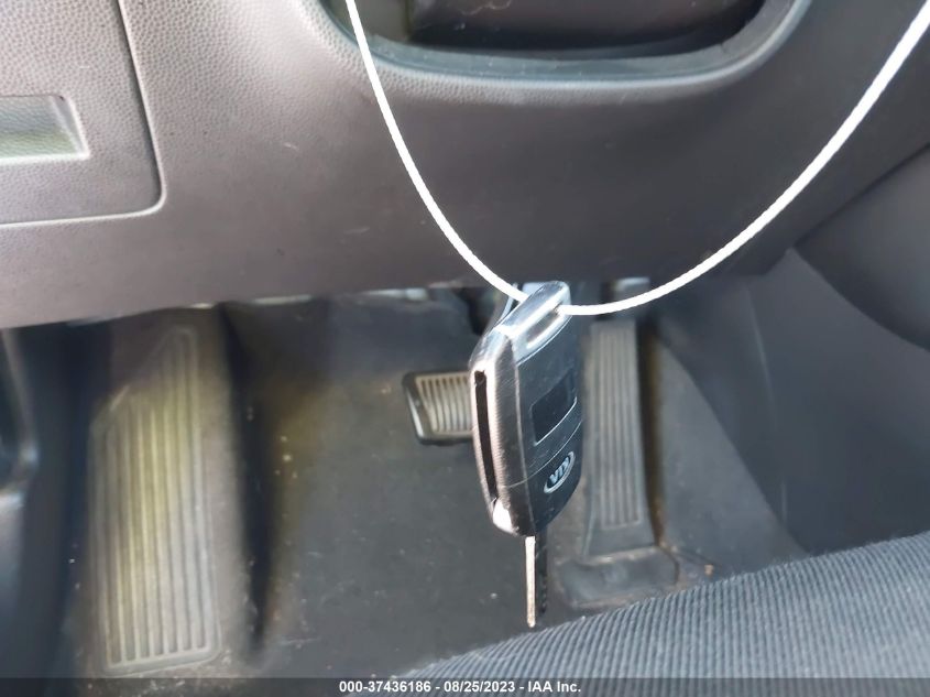 2015 KIA SOUL + - KNDJP3A52F7798108