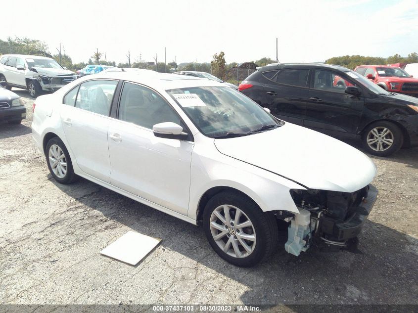 2013 VOLKSWAGEN JETTA SEDAN SE - 3VWDP7AJ4DM394220