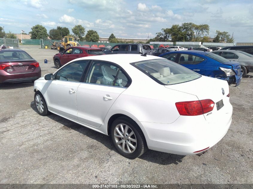 2013 VOLKSWAGEN JETTA SEDAN SE - 3VWDP7AJ4DM394220