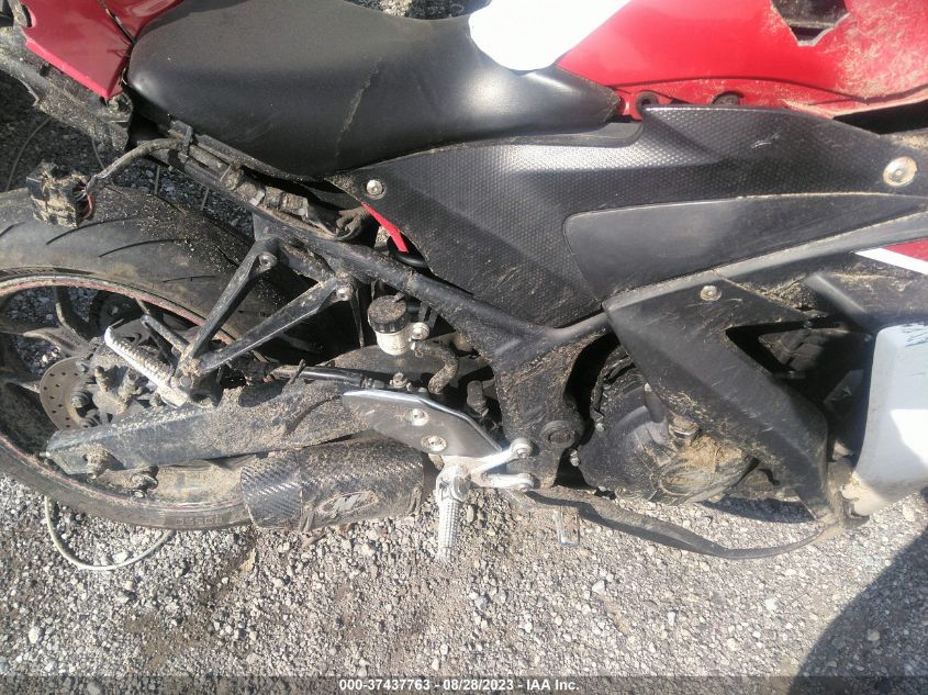 2015 YAMAHA YZFR3 MH3RH06Y3FK002496