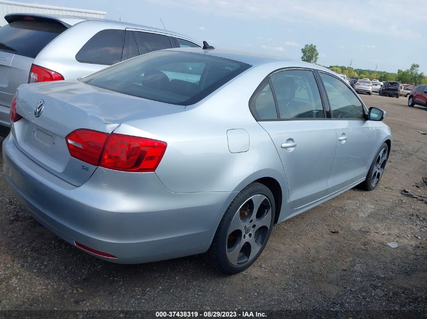 2014 VOLKSWAGEN JETTA SEDAN SE - 3VWD17AJ0EM262200