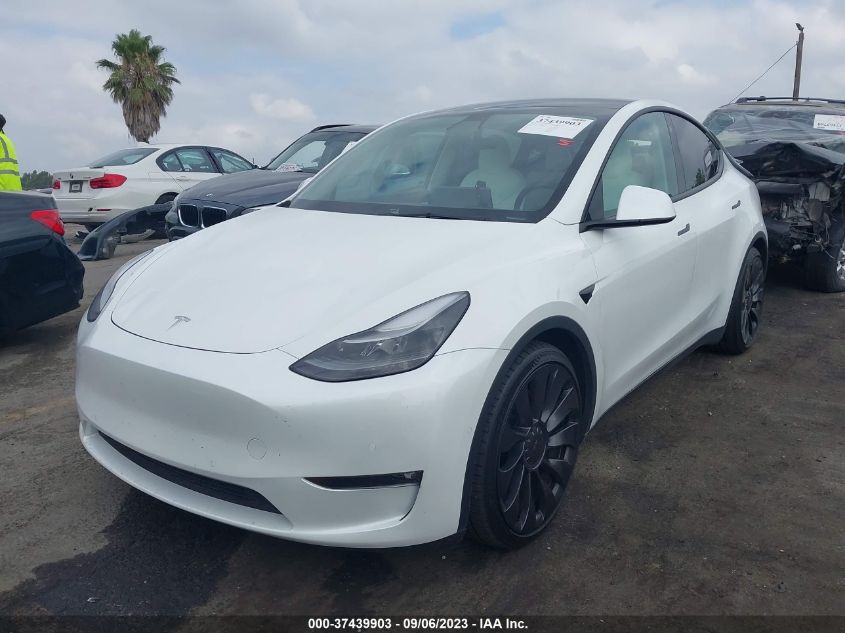 7SAYGDEFXNF339024 Tesla Model Y PERFORMANCE 2