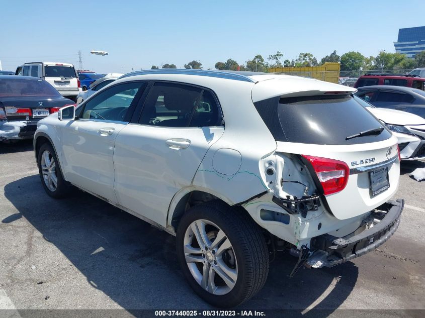 2016 MERCEDES-BENZ GLA 250 - WDCTG4GB0GJ246035