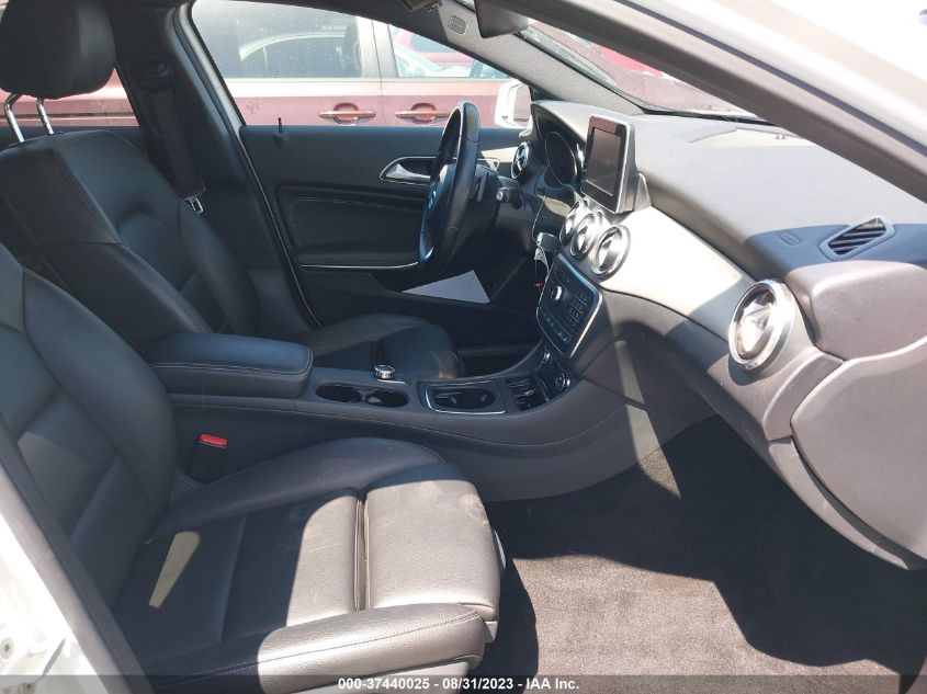 2016 MERCEDES-BENZ GLA 250 - WDCTG4GB0GJ246035