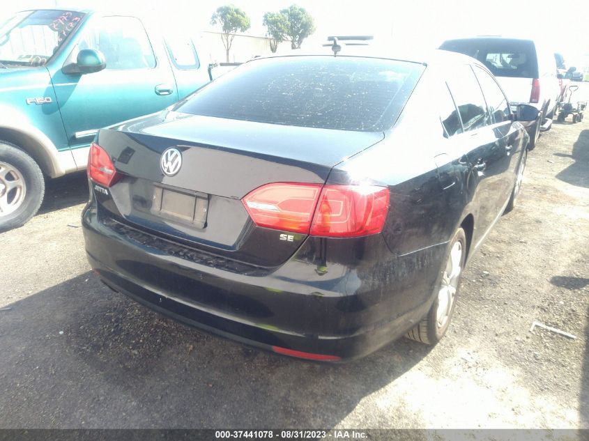 2014 VOLKSWAGEN JETTA SEDAN SE W/CONNECTIVITY - 3VWD17AJ4EM221939