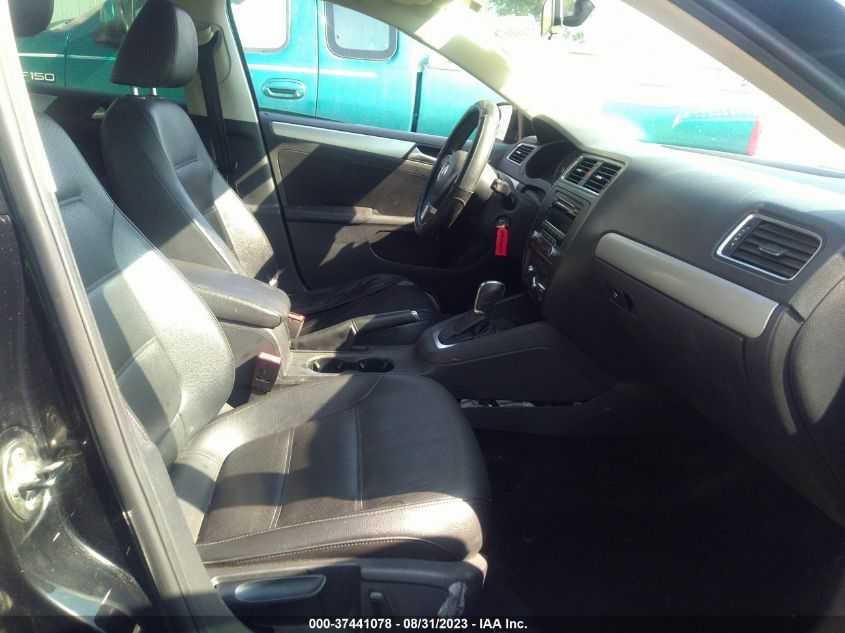 2014 VOLKSWAGEN JETTA SEDAN SE W/CONNECTIVITY - 3VWD17AJ4EM221939