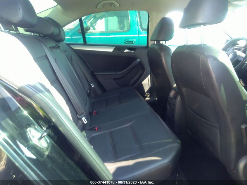2014 VOLKSWAGEN JETTA SEDAN SE W/CONNECTIVITY - 3VWD17AJ4EM221939