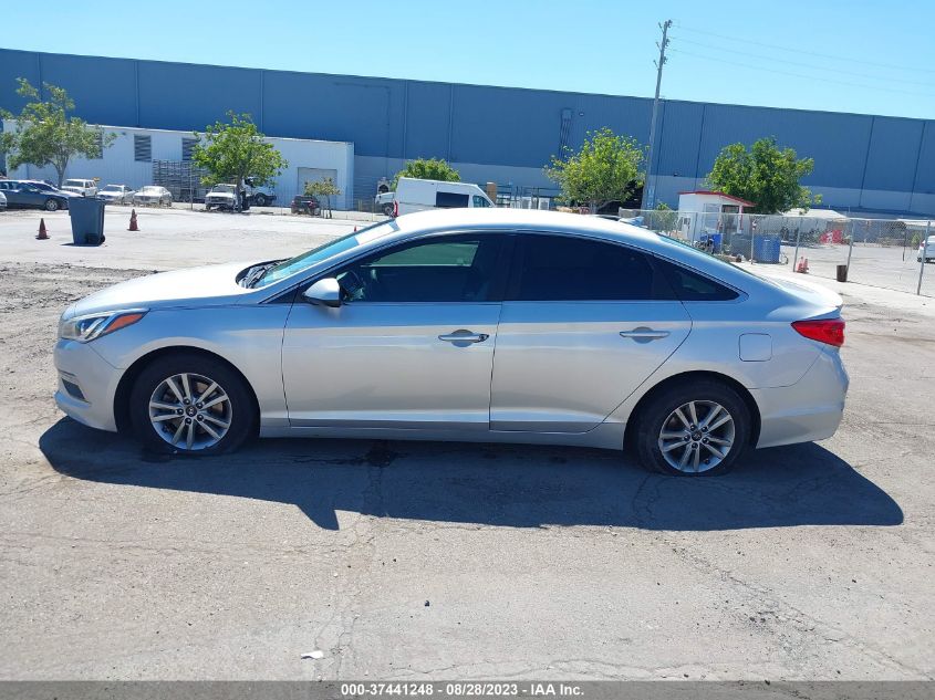 2015 HYUNDAI SONATA 2.4L SE - 5NPE24AF4FH158301