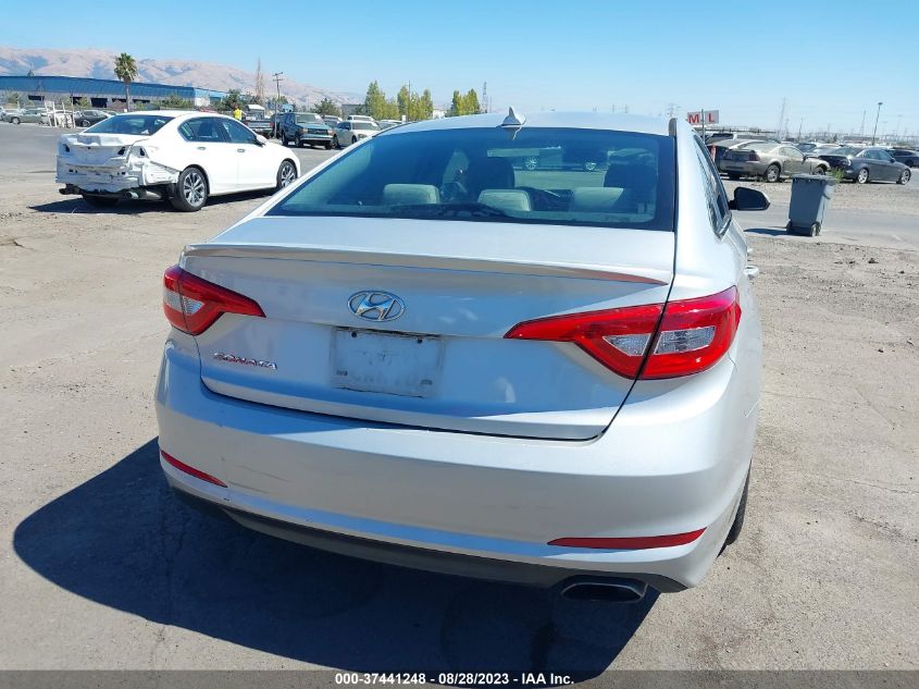 2015 HYUNDAI SONATA 2.4L SE - 5NPE24AF4FH158301