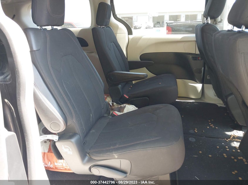 VIN 2C4RC1CGXJR170922 2018 CHRYSLER PACIFICA LX
