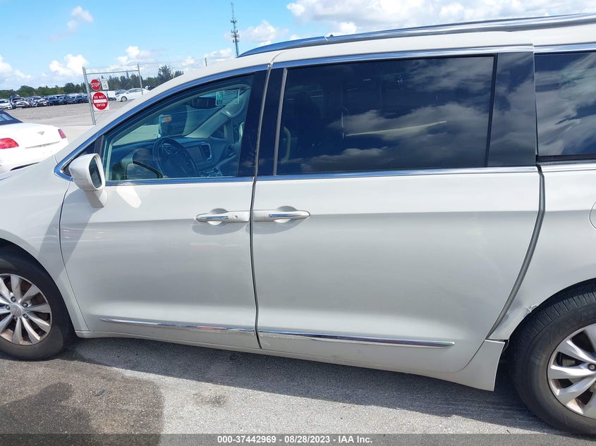 VIN 2C4RC1BG1LR101721 2020 CHRYSLER PACIFICA TOURING L