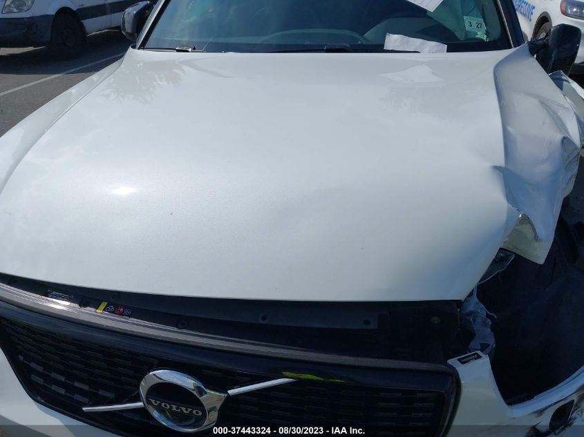 2022 VOLVO XC40 R-DESIGN YV4162UMXN2696287