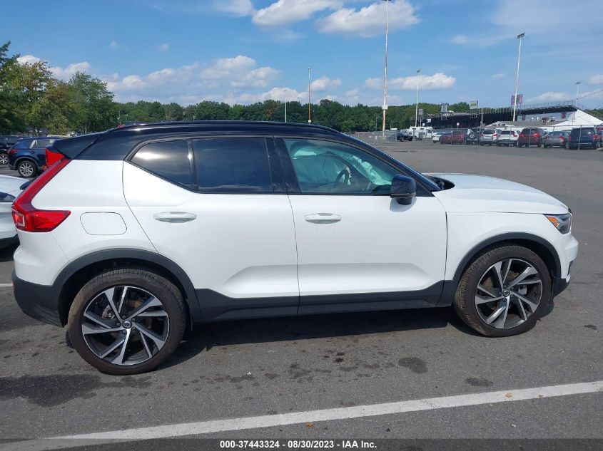 2022 VOLVO XC40 R-DESIGN YV4162UMXN2696287