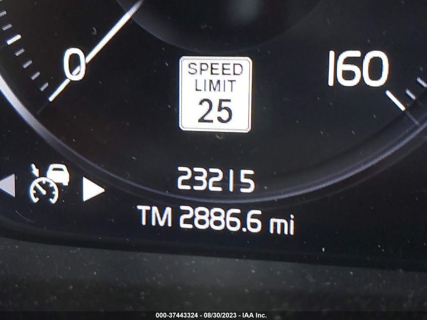 2022 VOLVO XC40 R-DESIGN YV4162UMXN2696287