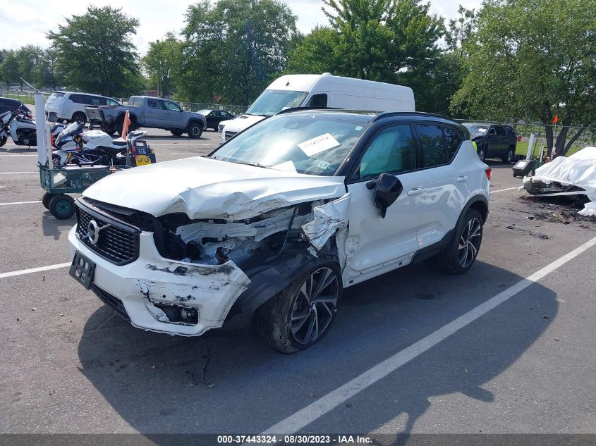 2022 VOLVO XC40 R-DESIGN YV4162UMXN2696287
