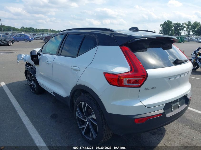 2022 VOLVO XC40 R-DESIGN YV4162UMXN2696287