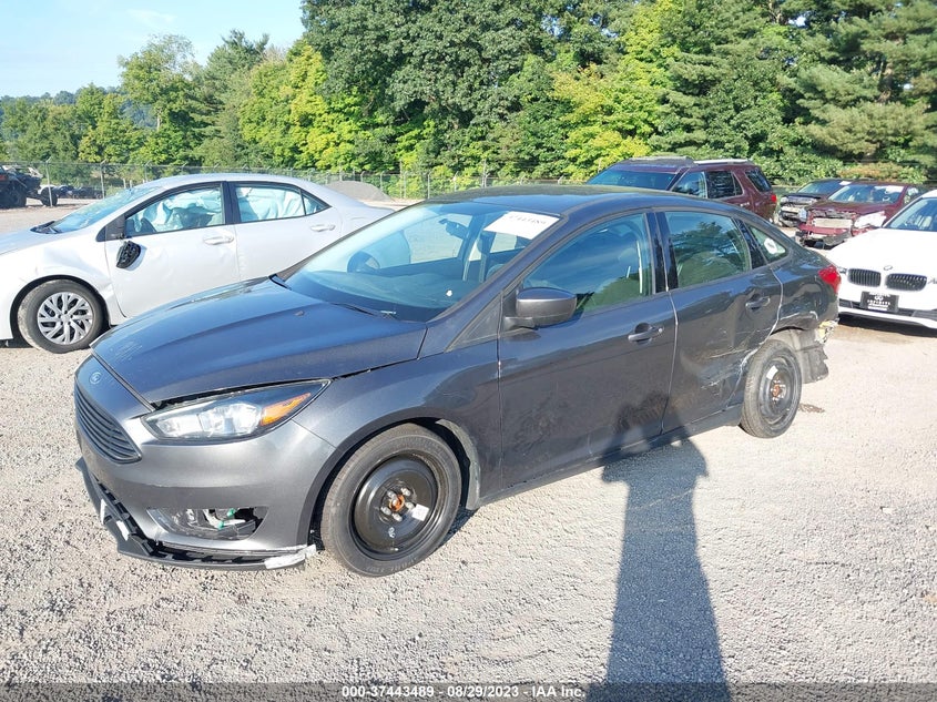 VIN 1FADP3FE1JL325568 2018 FORD FOCUS SE