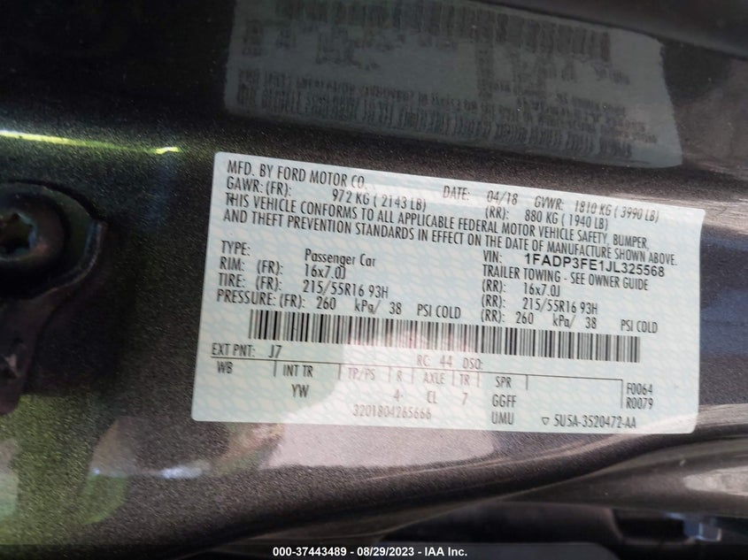 VIN 1FADP3FE1JL325568 2018 FORD FOCUS SE