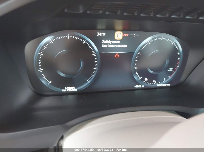 2017 VOLVO XC90 T6 - YV4A22PK8H1187394
