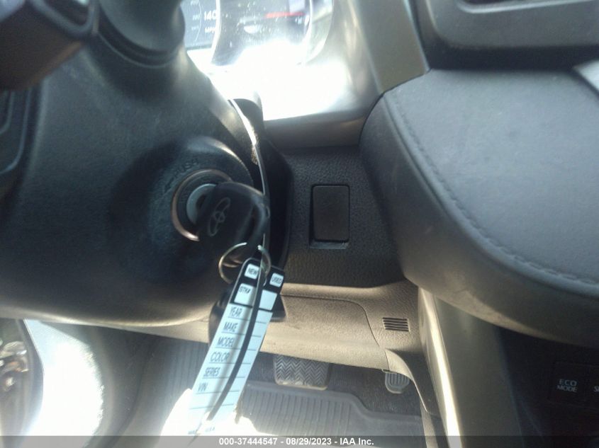 2016 TOYOTA RAV4 LE - JTMBFREV9GJ076577