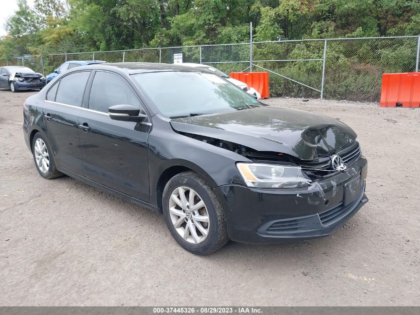 2014 VOLKSWAGEN JETTA SEDAN SE - 3VWD17AJ4EM443025