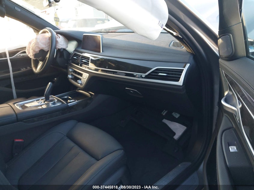 VIN: WBA7T2C0XMCF01639 2021 BMW 7 SERIES 740I