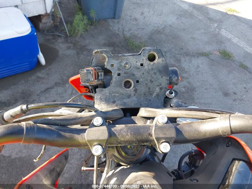 2023 KTM 790 DUKE - LCETU7408PH700753