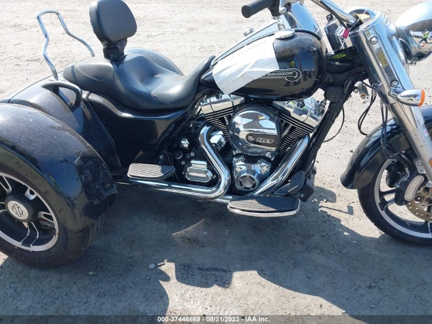 2015 HARLEY-DAVIDSON FLRT FREE WHEELER 1HD1MCM39FB859582