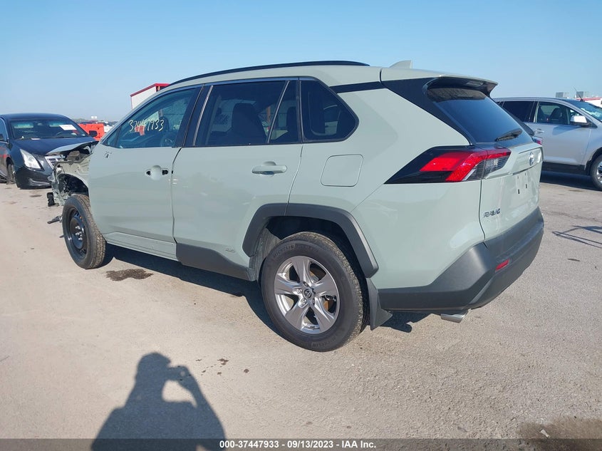 VIN 2T3RWRFVXNW130027 2022 TOYOTA RAV4 HYBRID XLE