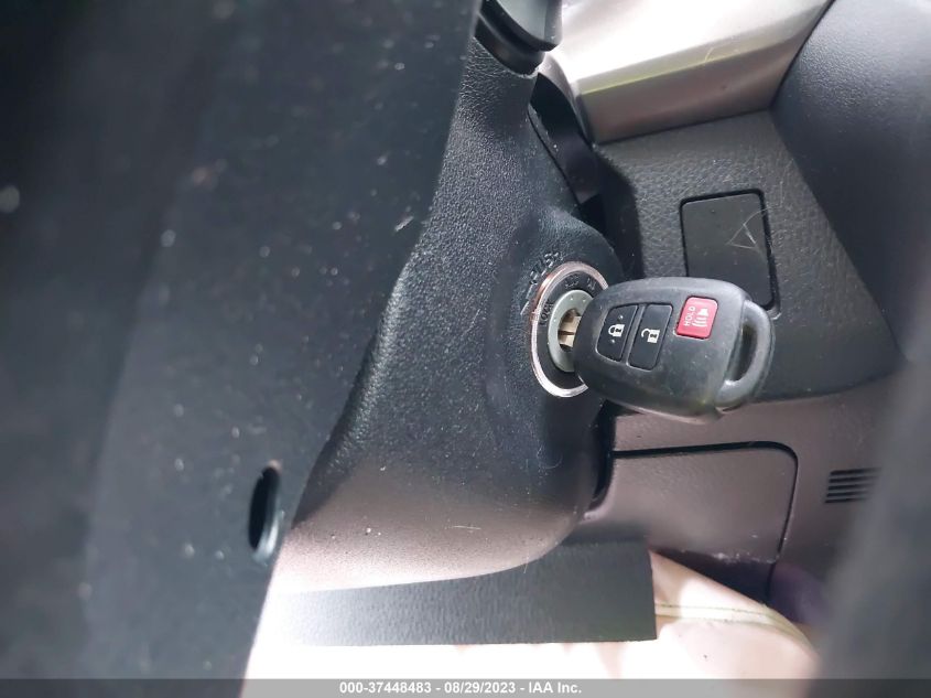 2018 TOYOTA RAV4 LE - JTMZFREV6JJ202528