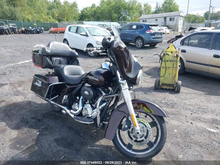 2011 HARLEY-DAVIDSON FLHX - 1HD1KB419BB611521