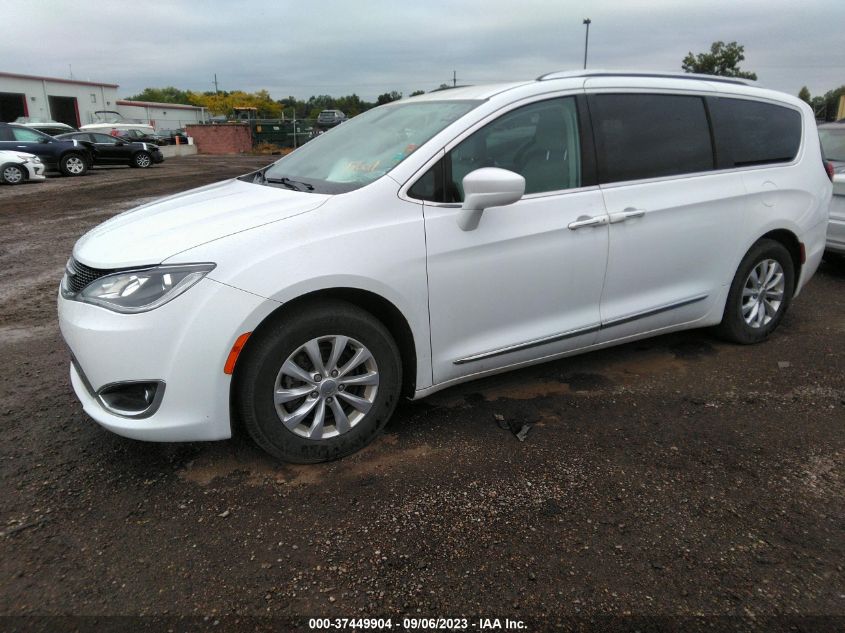 2C4RC1EG6JR315905 2018 CHRYSLER PACIFICA, photo no. 2