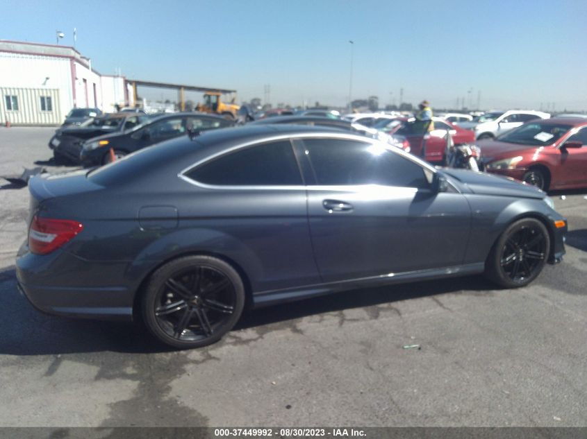 2015 MERCEDES-BENZ C 250 WDDGJ4HB2FG440638