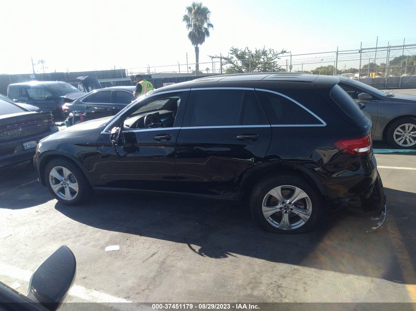 VIN WDC0G4JB0JF439517 2018 MERCEDES-BENZ GLC GLC 300