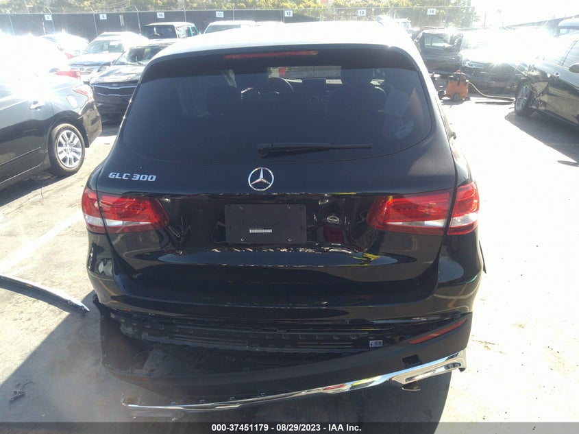 VIN WDC0G4JB0JF439517 2018 MERCEDES-BENZ GLC GLC 300