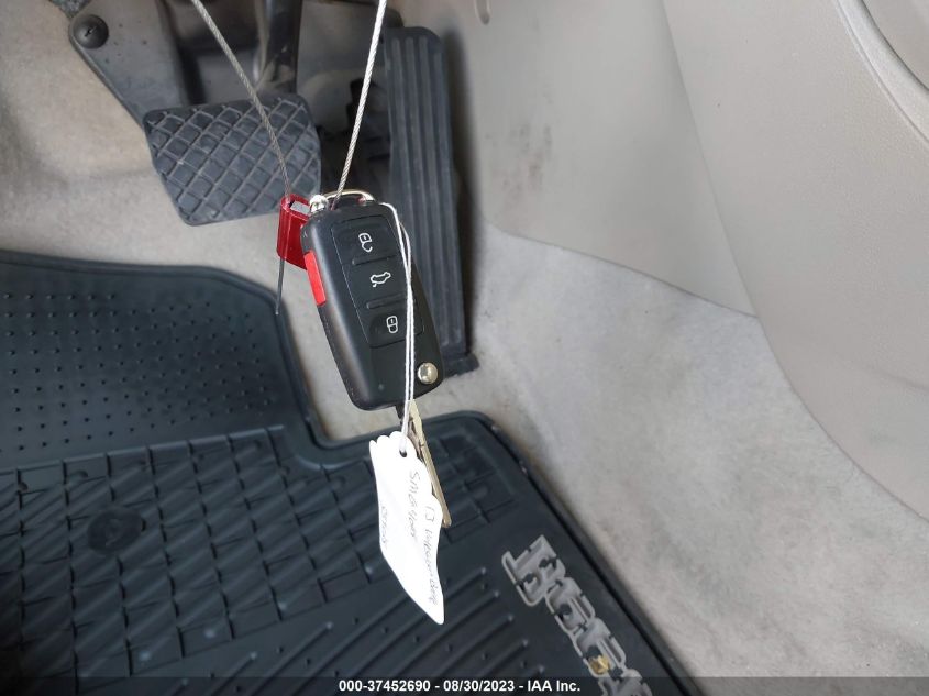 2013 VOLKSWAGEN BEETLE CONVERTIBLE 2.5L 3VW5X7AT4DM826207