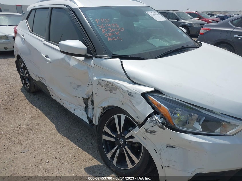 VIN 3N1CP5CU0KL563059 2019 NISSAN KICKS SV