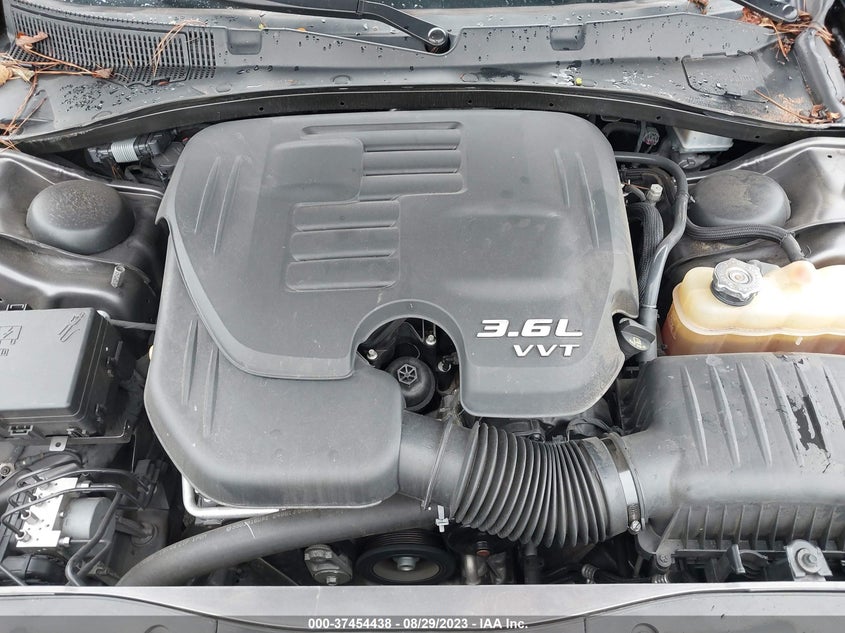 VIN 2C3CDXHGXKH608106 2019 DODGE CHARGER GT