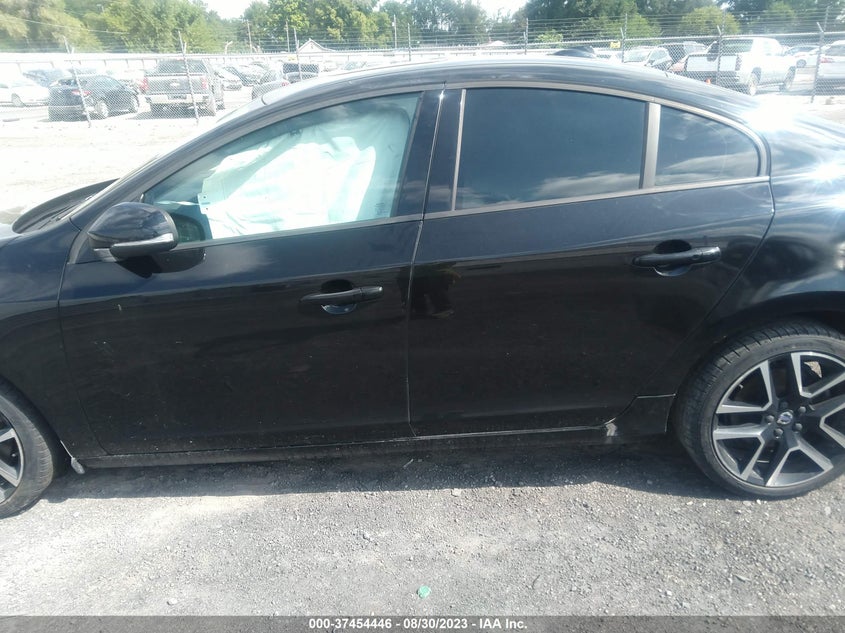 VIN YV140MTL4H2436195 2017 VOLVO S60 DYNAMIC