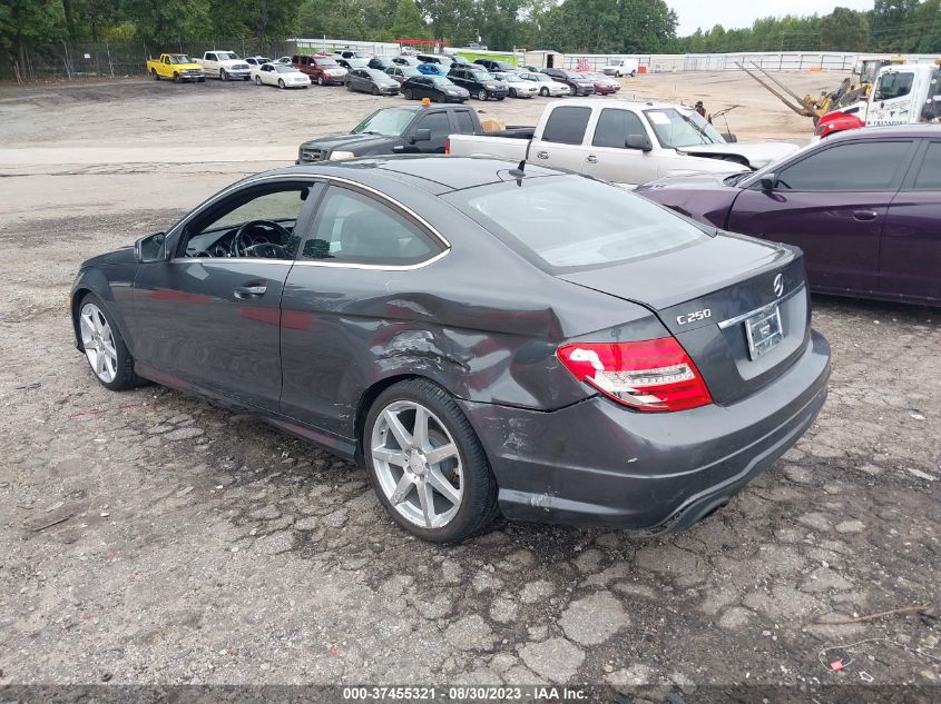 2013 MERCEDES-BENZ C-CLASS C 250 - WDDGJ4HB2DF944626
