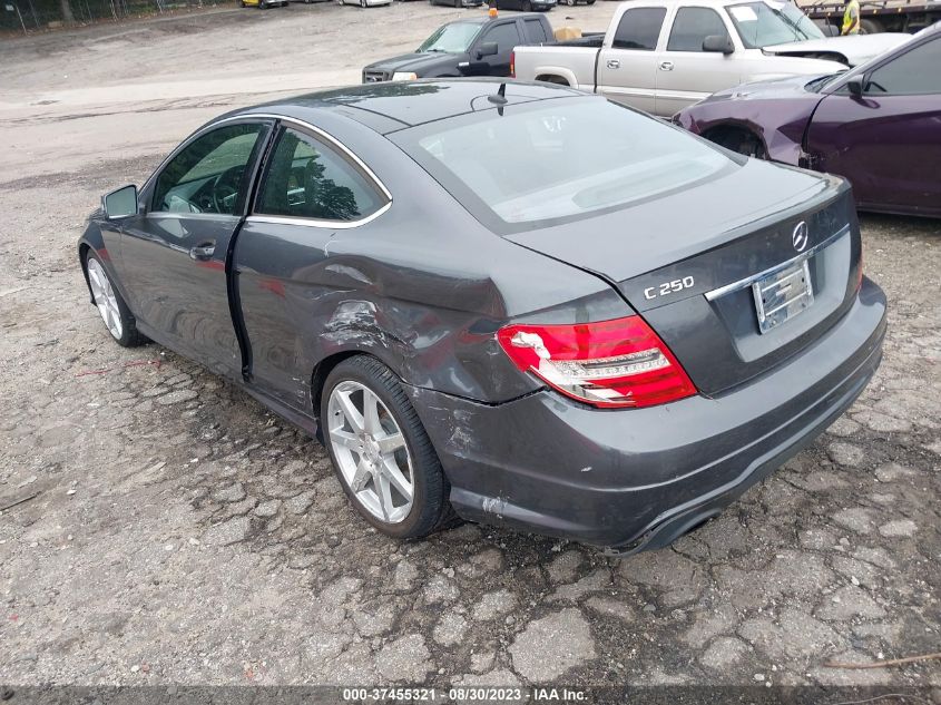 2013 MERCEDES-BENZ C-CLASS C 250 - WDDGJ4HB2DF944626