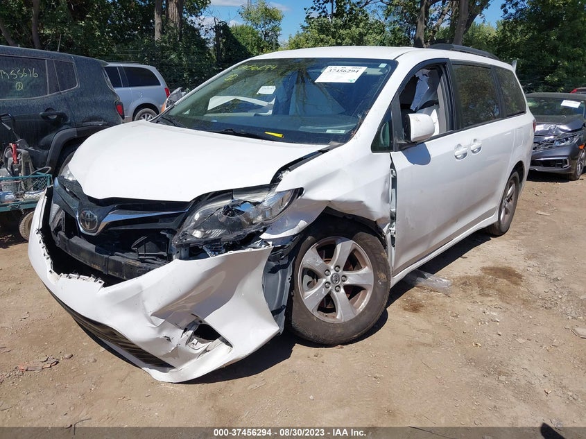 VIN 5TDKZ3DC7JS952545 2018 TOYOTA SIENNA LE