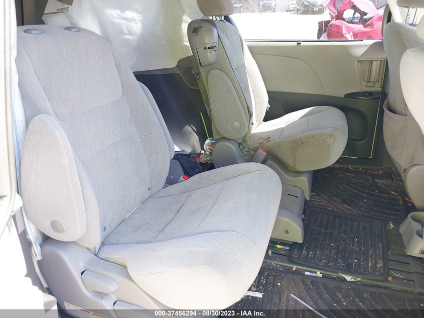 VIN 5TDKZ3DC7JS952545 2018 TOYOTA SIENNA LE