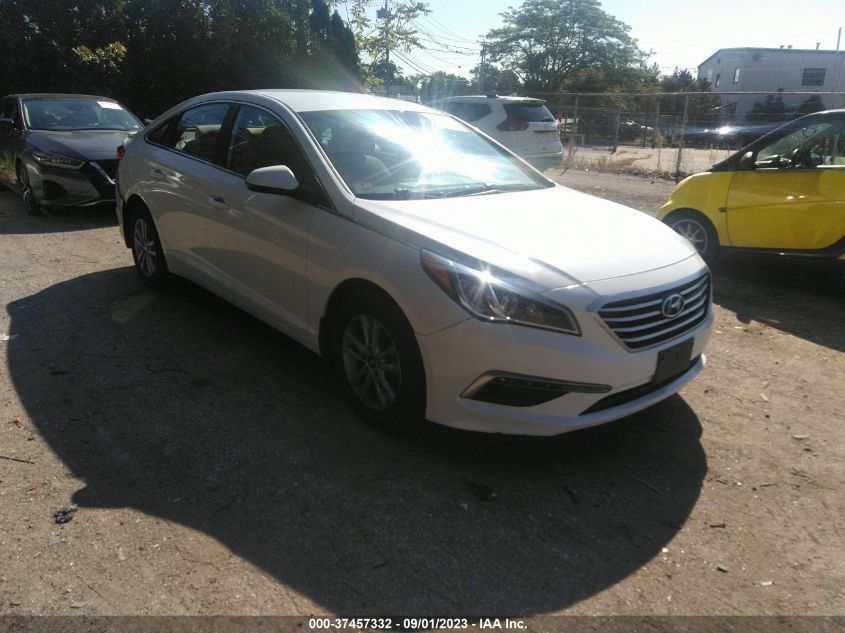 2015 HYUNDAI SONATA 2.4L SE - 5NPE24AF7FH153237