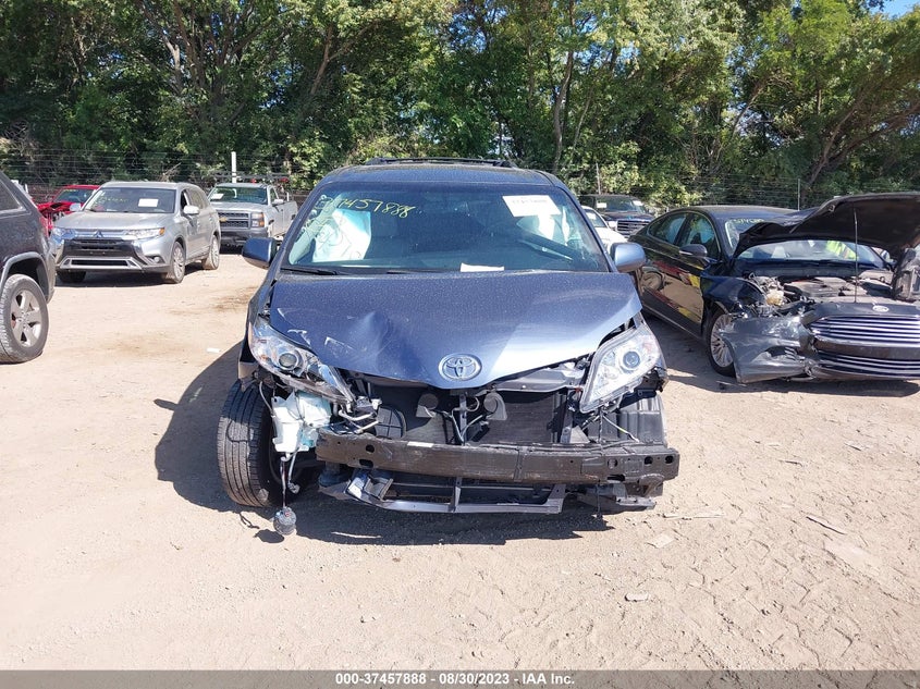 VIN 5TDYZ3DCXHS867672 2017 TOYOTA SIENNA XLE AUTO ACCESS