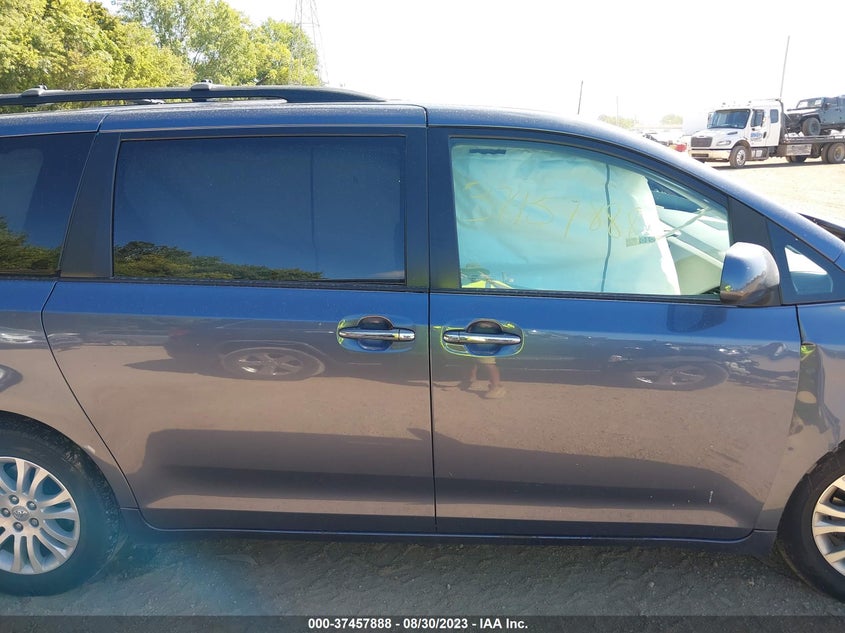VIN 5TDYZ3DCXHS867672 2017 TOYOTA SIENNA XLE AUTO ACCESS